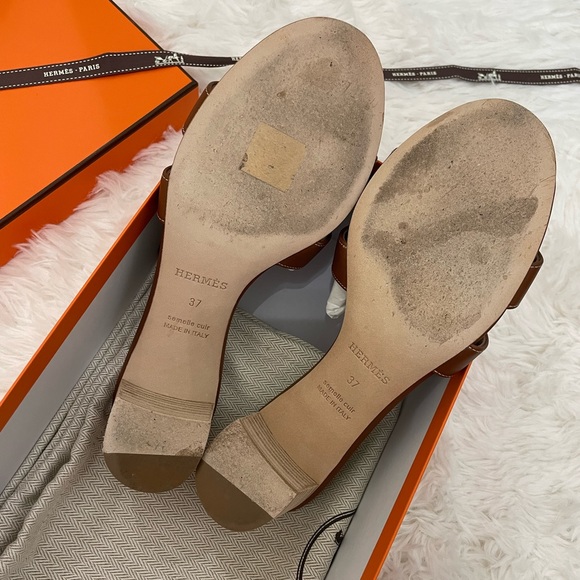 Hermes Oasis Sandals in Gold - Picture 3 of 4